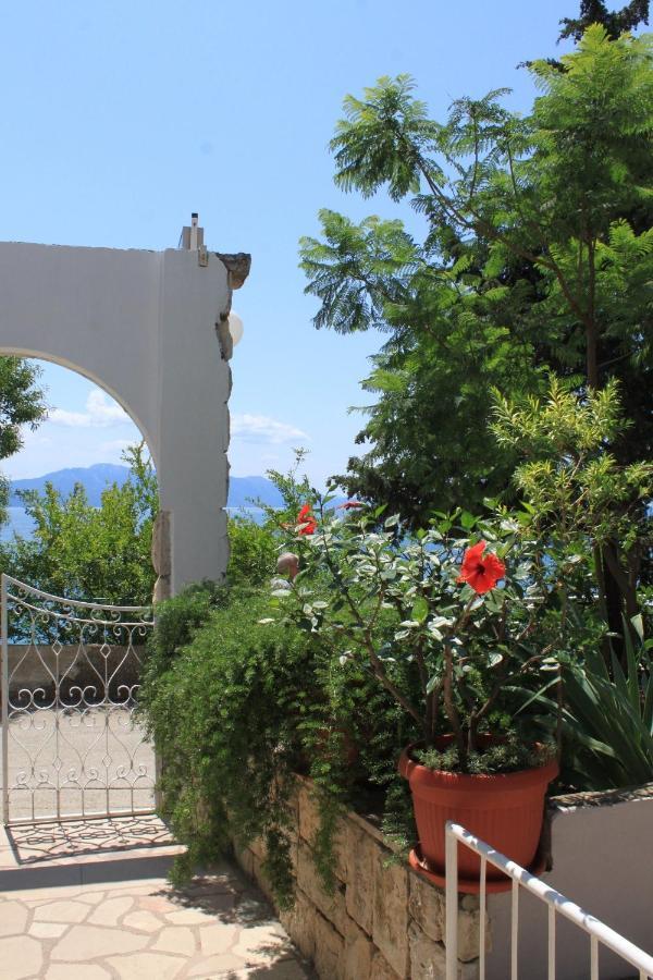 Apartments By The Sea Brist, Makarska - 505 Подаца Экстерьер фото